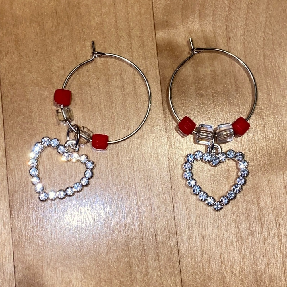 Rhinestone heart charm set. For glasses, zippers, plant jewelry.